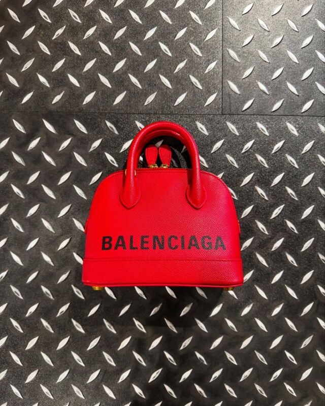 BALENCIAGA
・
・
・
・
2way shoulder bags red
・
・
・
Available in store.
・
・
・
#金沢 #kanazawa
#balenciaga 
#バレンシアガ