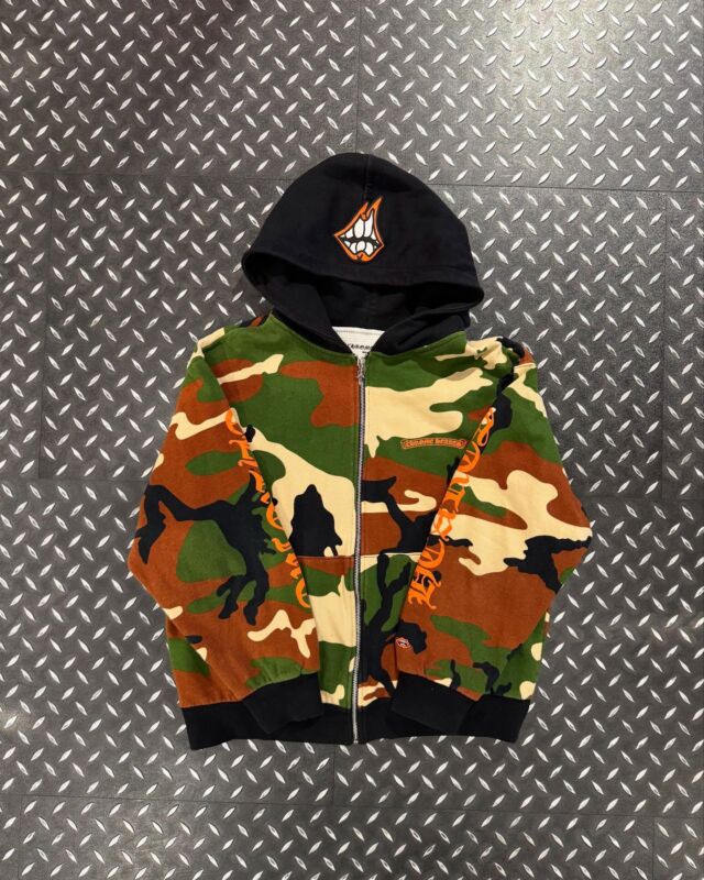 CHROME HEARTS
・
・
・
・
MATTY BOY PPO CAUTION ZIP UP HOODIE CAMO
size L
・
・
・
Available in store.
・
・
・
#金沢 #kanazawa
#chromhearts
#クロムハーツ