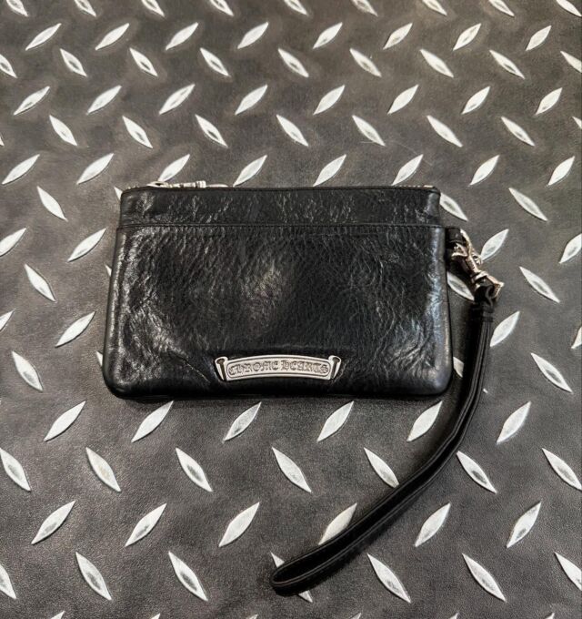 CHROME HEARTS
・
・
・
・
ZPR CHNG PURSE CRS
・
・
・
Available in store.
・
・
・
#金沢 #kanazawa
#chromhearts
#クロムハーツ