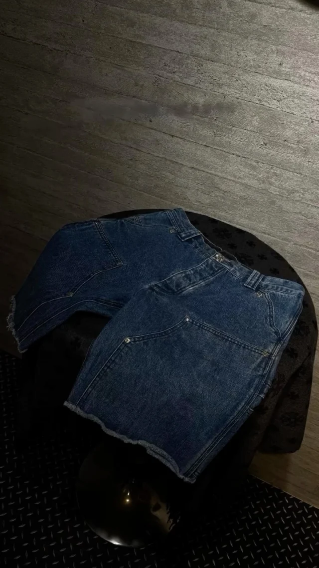 "CHROME HEARTS"

DENIM CARPENTER SHORTS
Silver accessory combinations.
⁡
#金沢 #kanazawa 
#chromehearts #クロムハーツ